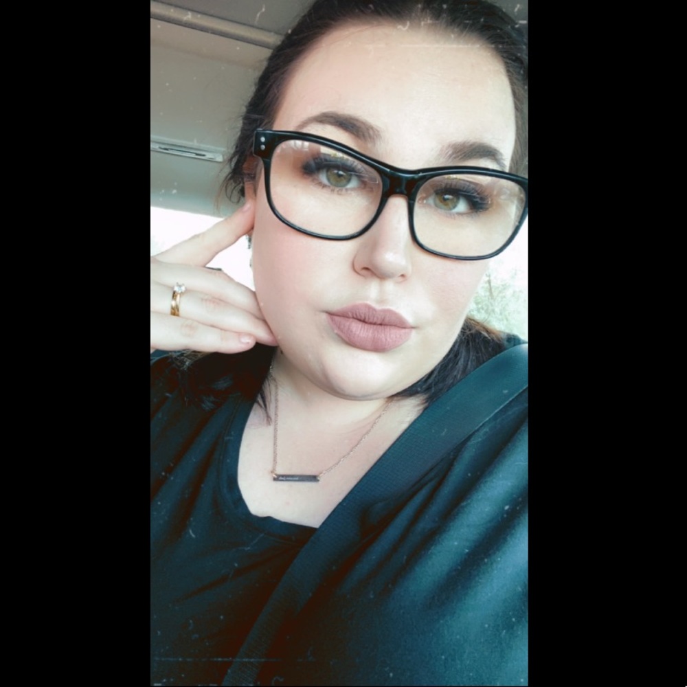 Meet your Posher, Olivia